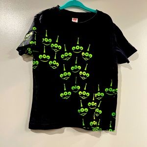 Uniqlo Disney/Pixar shorts sleeves t-shirt size 5